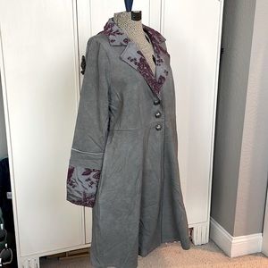 Women’s size med light weight duster. Gray with merlot velvet detail